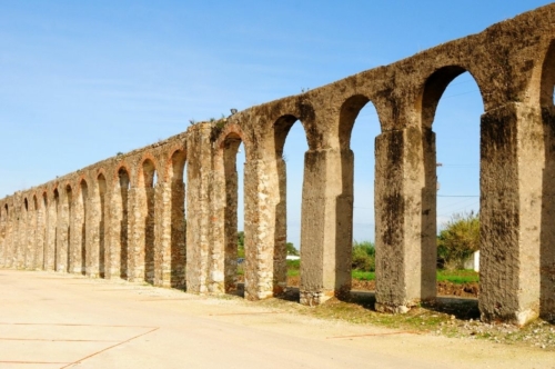 Obidos Day Trip from Lisbon: aqueduct near Obidos