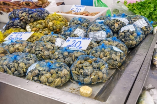 Faro Fish and Seafood Walking Tour: clams at the fish market